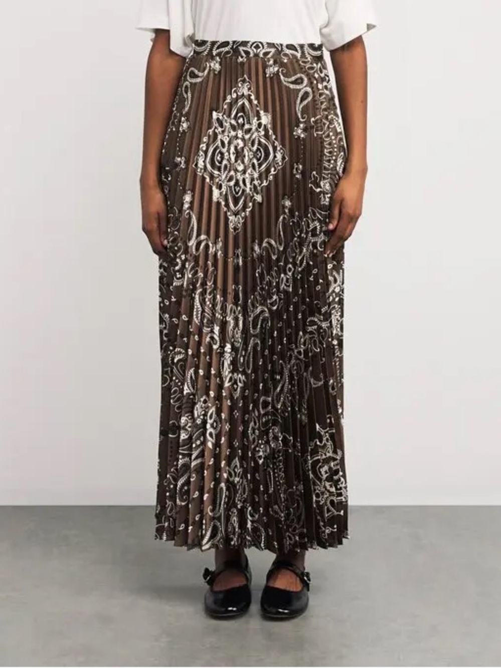 Bandana print pleated maxi skirt
